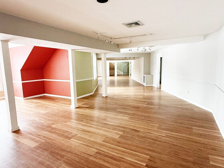 More Photos Of 450 Main St, Chatham Storefront Retail Residential For Lease