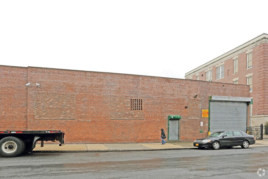 More Photos Of 58-96 57th St, Maspeth Warehouse For Lease