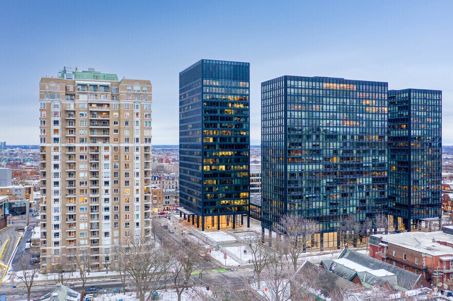 More Photos Of 1 Car Westmount, Westmount Office For Lease