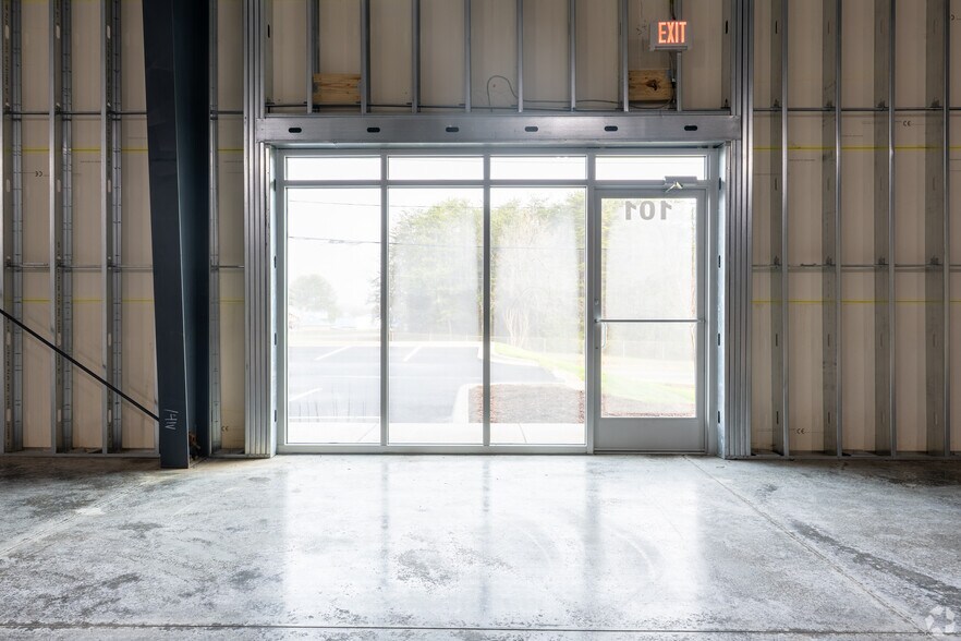More Photos Of 8229 Tyner Rd, Colfax Flex For Lease