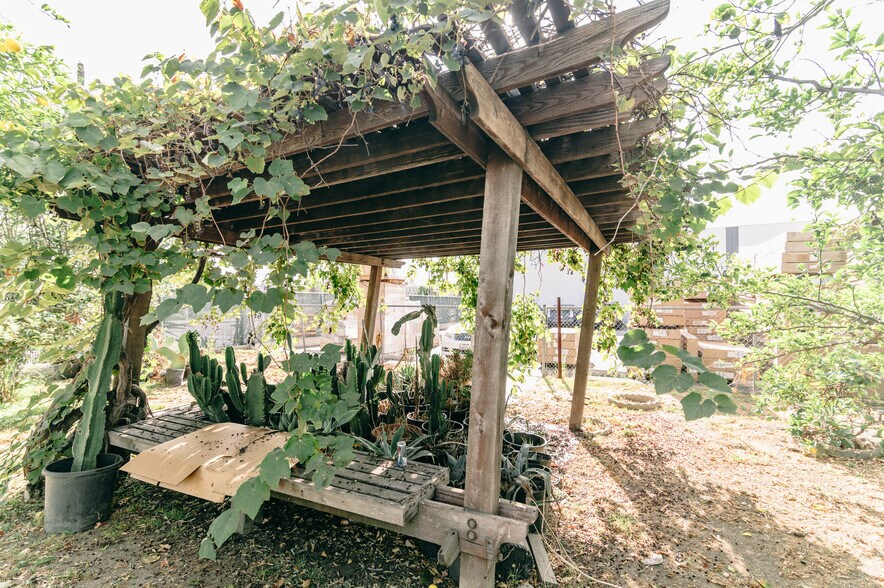 More Photos Of 19010 S Alameda St, Rancho Dominguez Distribution For Lease