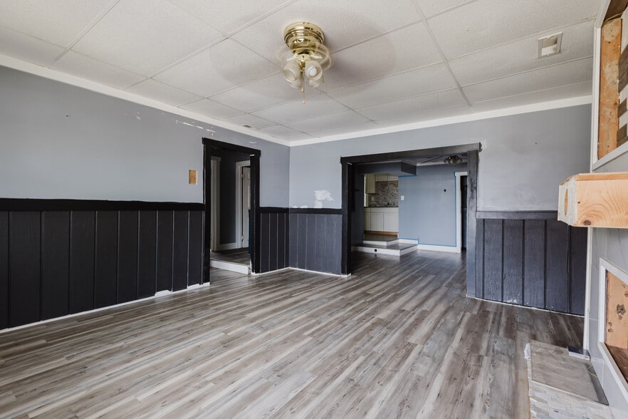 More Photos Of , Lexington Specialty For Sale