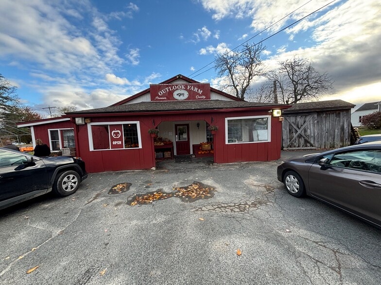 More Photos Of 138 Main Rd, Westhampton Restaurant For Lease