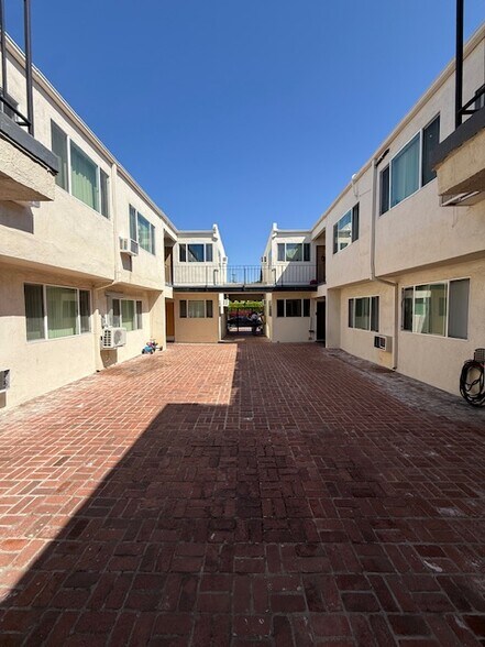 More Photos Of 1530 E Broadway, Glendale Apartments For Sale