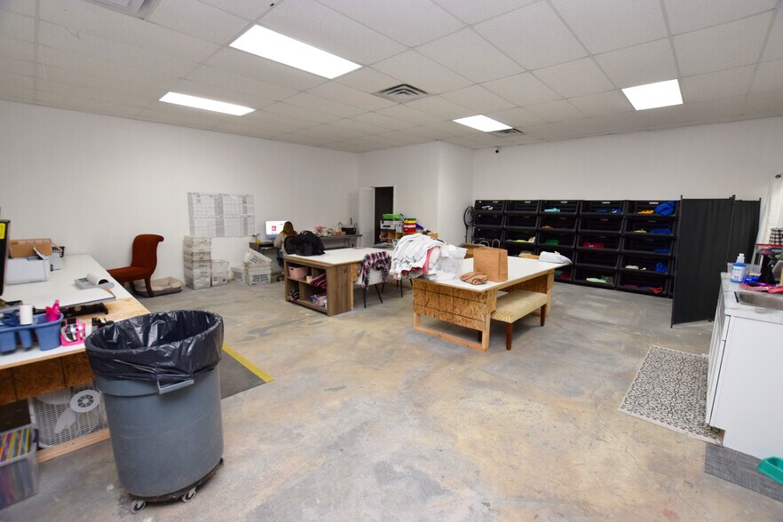 More Photos Of 5488 Richfield Rd, Flint Warehouse For Sale