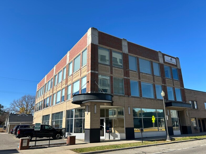 More Photos Of 423 N Main St, Royal Oak Office For Lease