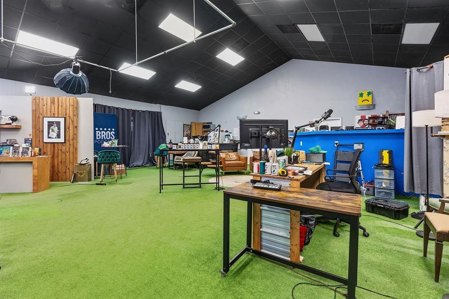 More Photos Of 9221 Highway 290 W, Austin Light Manufacturing For Lease