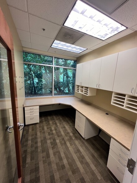 More Photos Of 15400 SW Boones Ferry Rd, Lake Oswego Office For Lease