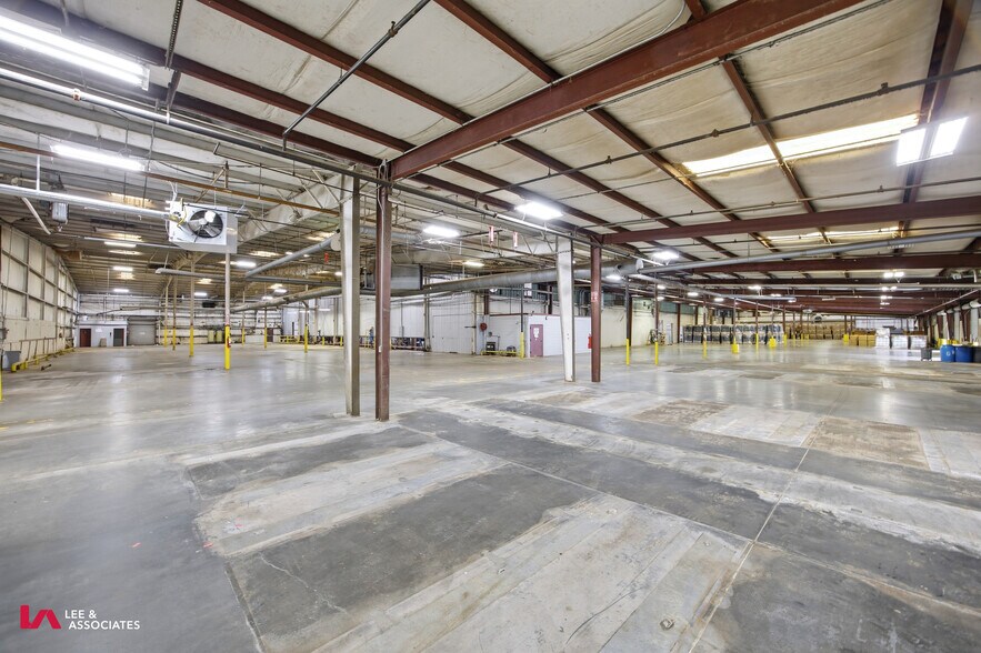 More Photos Of 101 Conyers Industrial Dr, Cartersville Warehouse For Sale