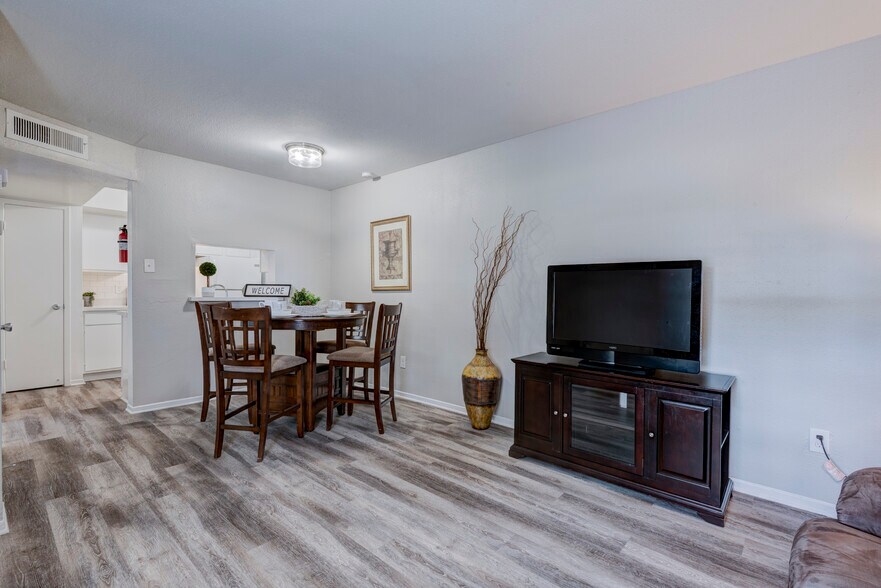 More Photos Of 708 Alabama St, Katy Apartments For Sale
