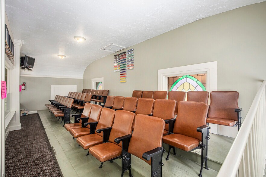 More Photos Of 206 S Main St, Romeo Freestanding For Sale