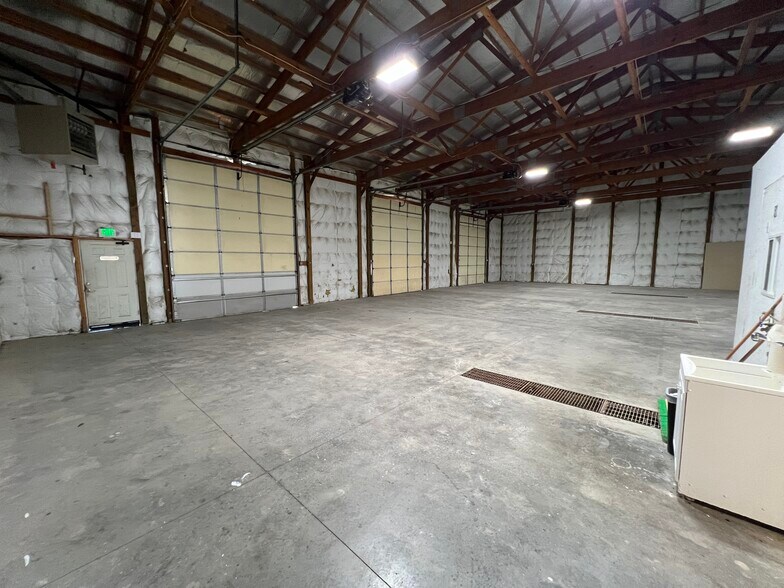 More Photos Of 1101 Swan, Terre Haute Warehouse For Sale
