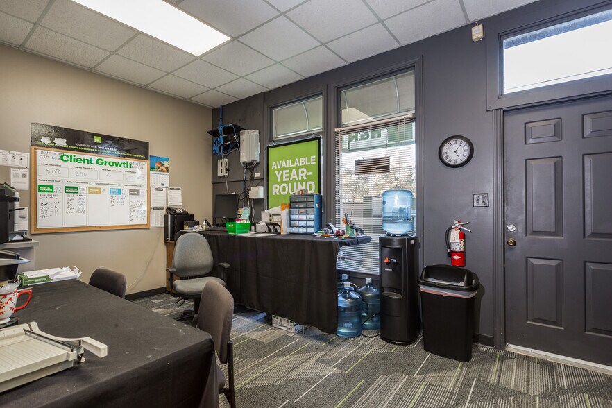 More Photos Of 913 Gulf Breeze Pky, Gulf Breeze Storefront Retail Office For Sale