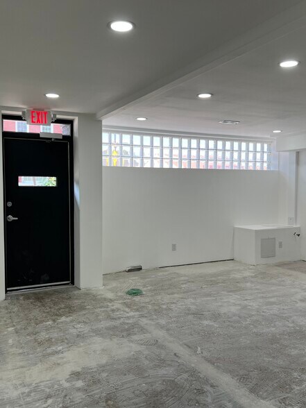 More Photos Of 330 E Oak St, Louisville Office For Sale