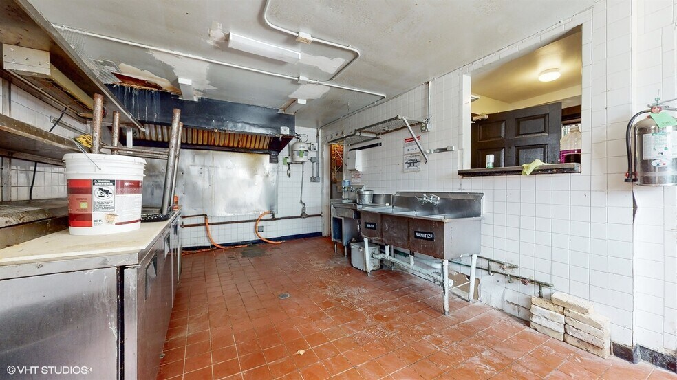 More Photos Of 2500 N Ashland Ave, Chicago Restaurant For Lease