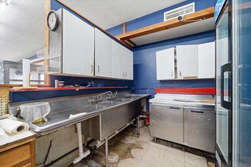 More Photos Of 407 Main St, Union Freestanding For Sale