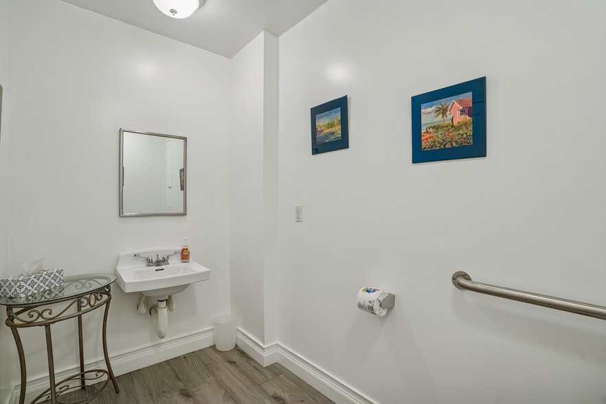 More Photos Of 273 Monmouth St, Jersey City Medical For Sale