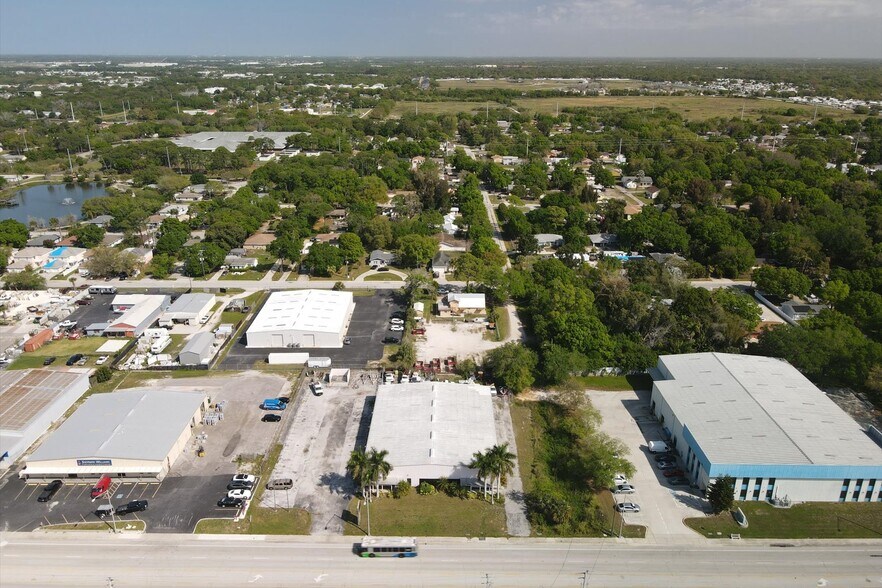 More Photos Of 2451 17th St, Sarasota Showroom For Sale