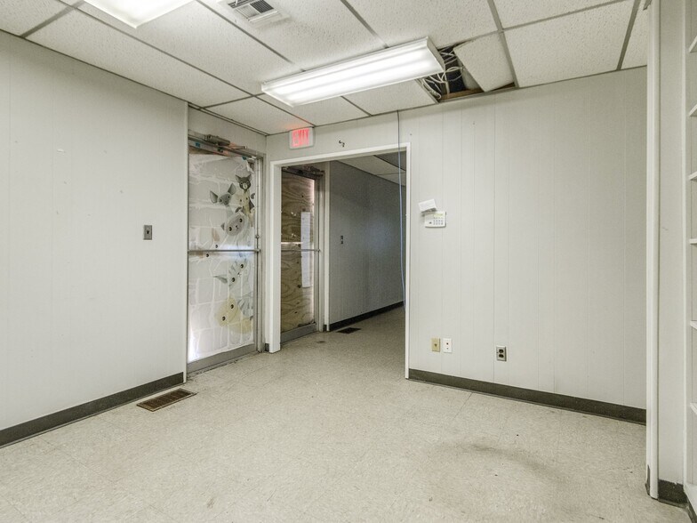 More Photos Of 5835 S Pennsylvania Ave, Oklahoma City Medical For Sale