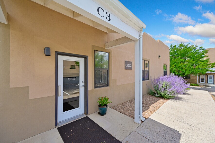 More Photos Of 3600 Rodeo Ln, Santa Fe Medical For Sale