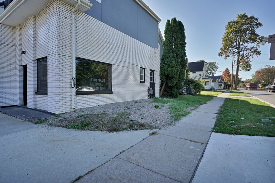 More Photos Of 1026 State St, Port Huron Freestanding For Sale