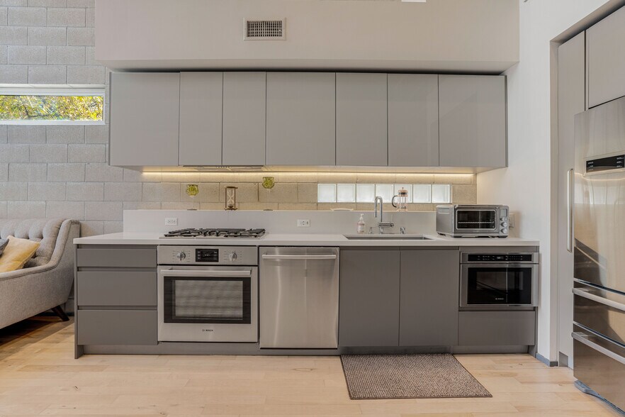 More Photos Of 3450 Cahuenga Blvd W, Los Angeles Office Residential For Lease