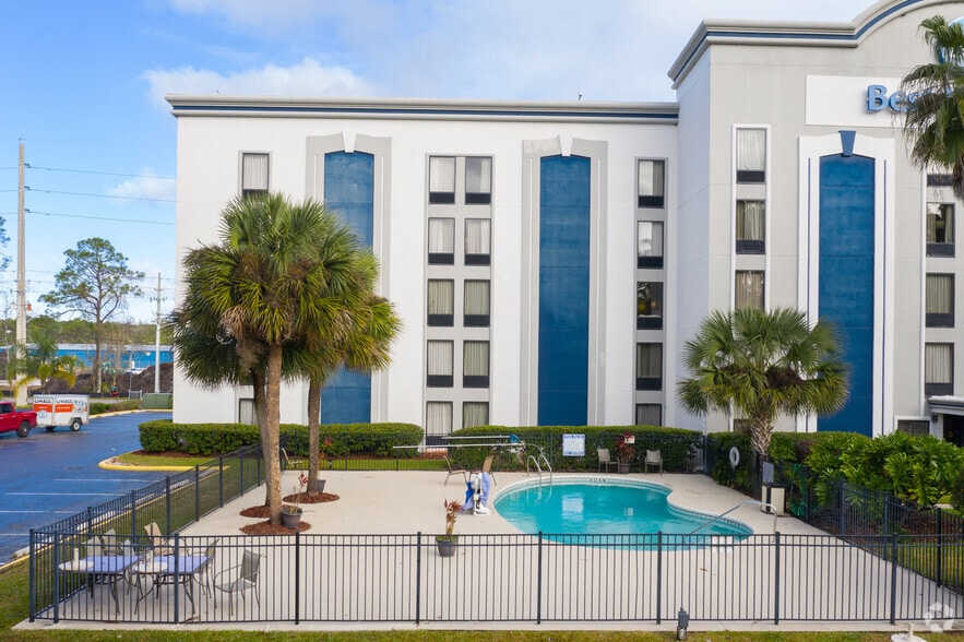 More Photos Of 4580 Collins Rd, Jacksonville Hotel For Sale
