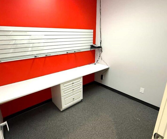 More Photos Of 5212 48 St, Red Deer Office For Sale