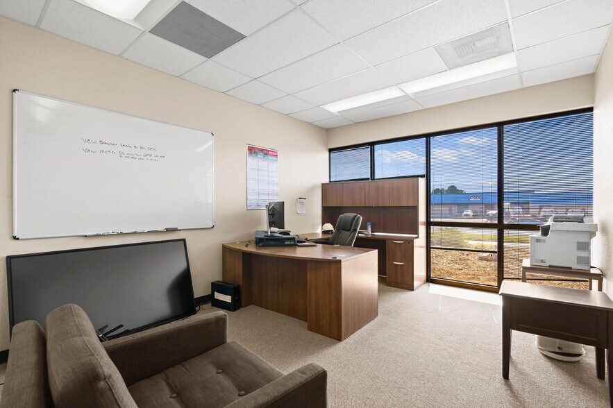 More Photos Of 1335 Ford St, Colorado Springs Warehouse For Lease