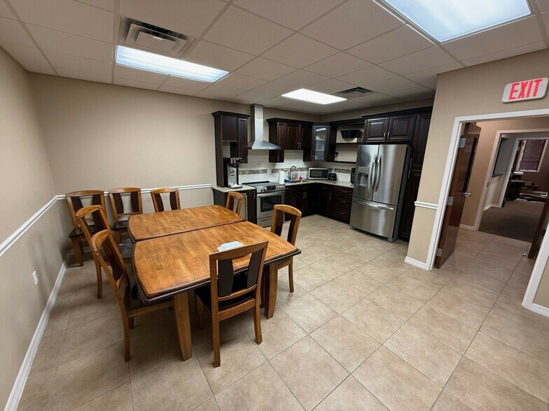 More Photos Of 2502 N Frontage Rd, Plant City Warehouse For Lease