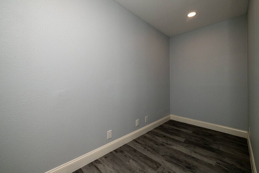 More Photos Of 2401 Garden Park Ct, Arlington Office Residential For Lease