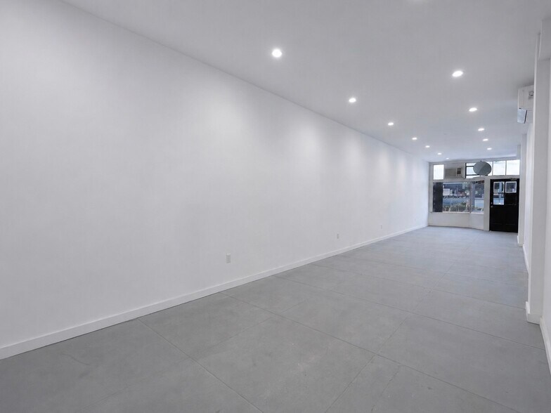 More Photos Of 14426 Friar St, Van Nuys Storefront For Sale