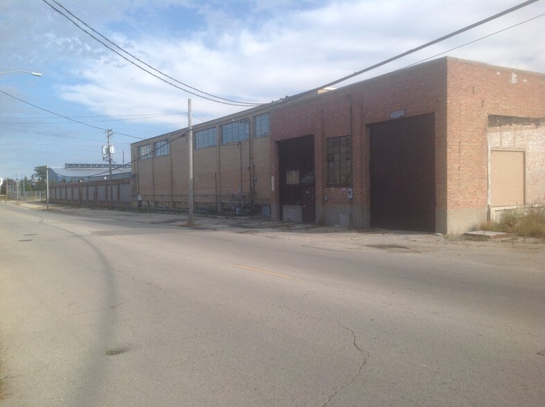 More Photos Of 1600-1660 Pleasant St, Dekalb Manufacturing For Sale