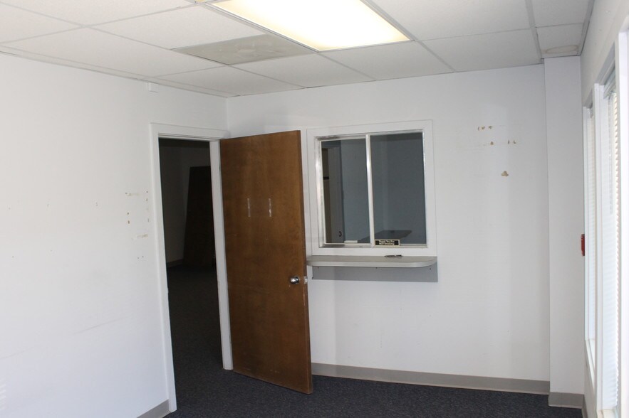 More Photos Of 11701- I-30 Hwy, Little Rock Unknown For Lease