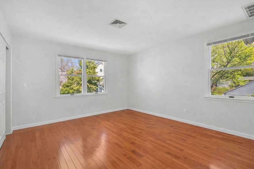 More Photos Of 21 Division St, Greenwich Multifamily For Sale