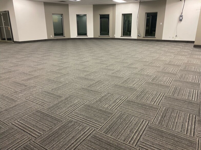 More Photos Of 195 Mackay Cres, Fort McMurray Warehouse For Sale