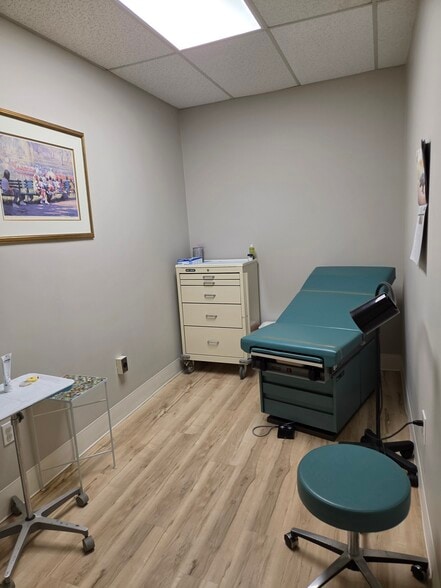 More Photos Of 14 Cedar Swamp Rd, Smithfield Medical For Lease