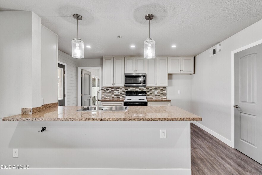 More Photos Of PHOENIX ALH or BEHAVIORAL 10 Residents, Phoenix Assisted Living For Sale