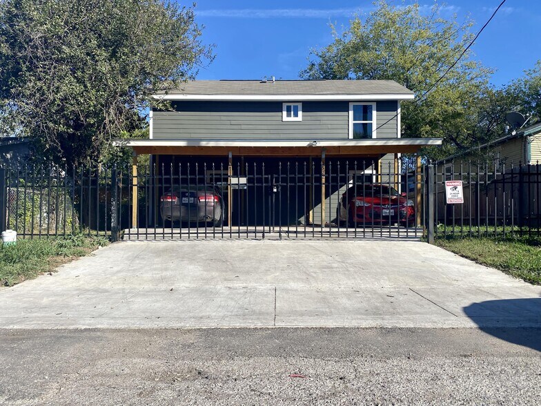 More Photos Of 1522 South Elmendorf St, San Antonio Apartments For Sale