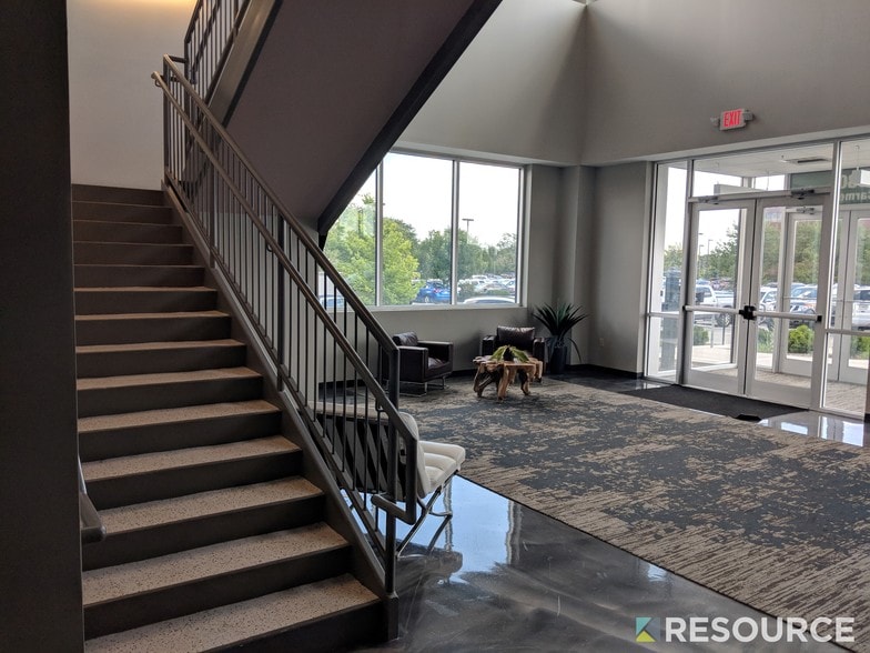 More Photos Of 580 E Carmel Dr, Carmel Office For Lease