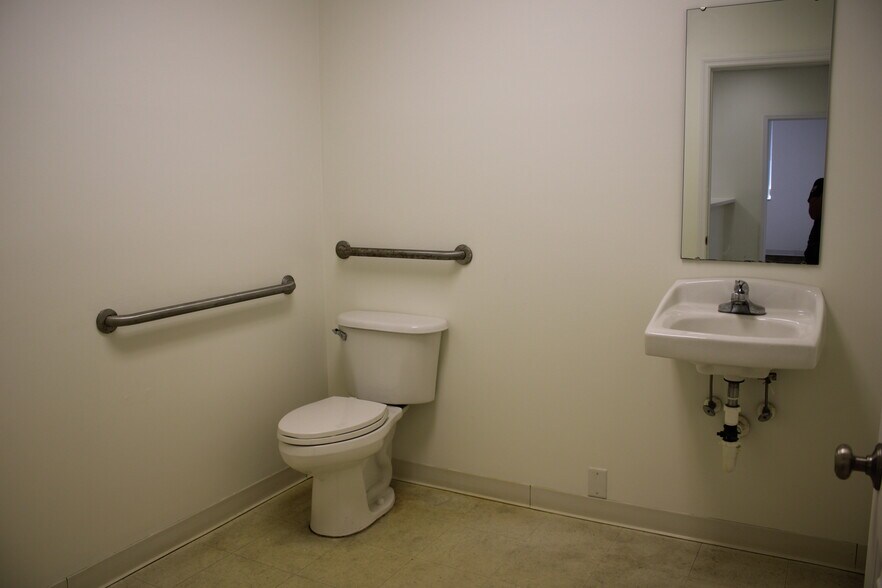 More Photos Of 3311-3345 Medical Hill Rd, Sebring Medical For Lease