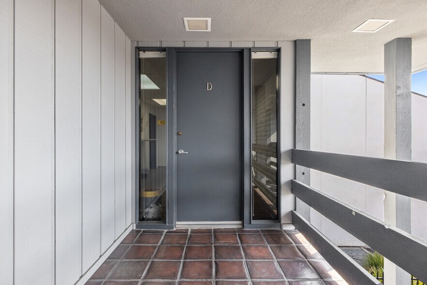 More Photos Of 1620 W Mineral King Ave, Visalia Office For Sale