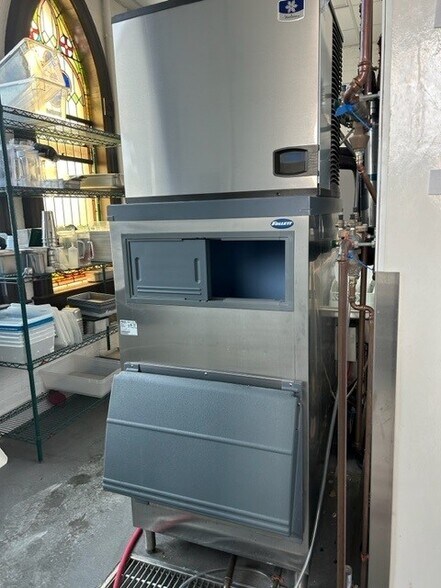 More Photos Of 1 Mgm Way, Springfield Fast Food For Lease