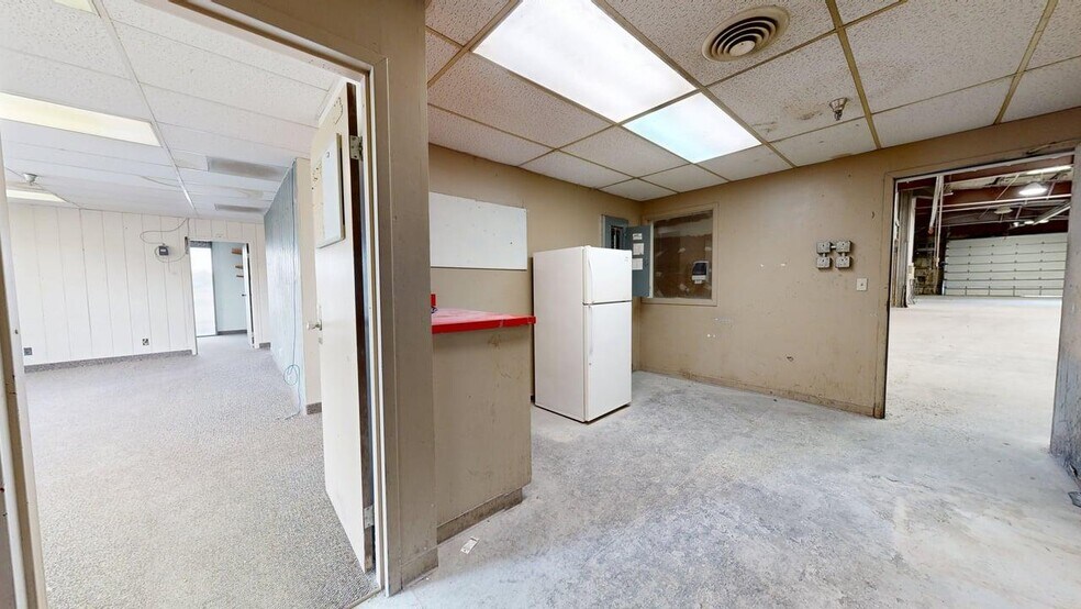 More Photos Of 119 S Washington Ave, Laurel Manufacturing For Sale