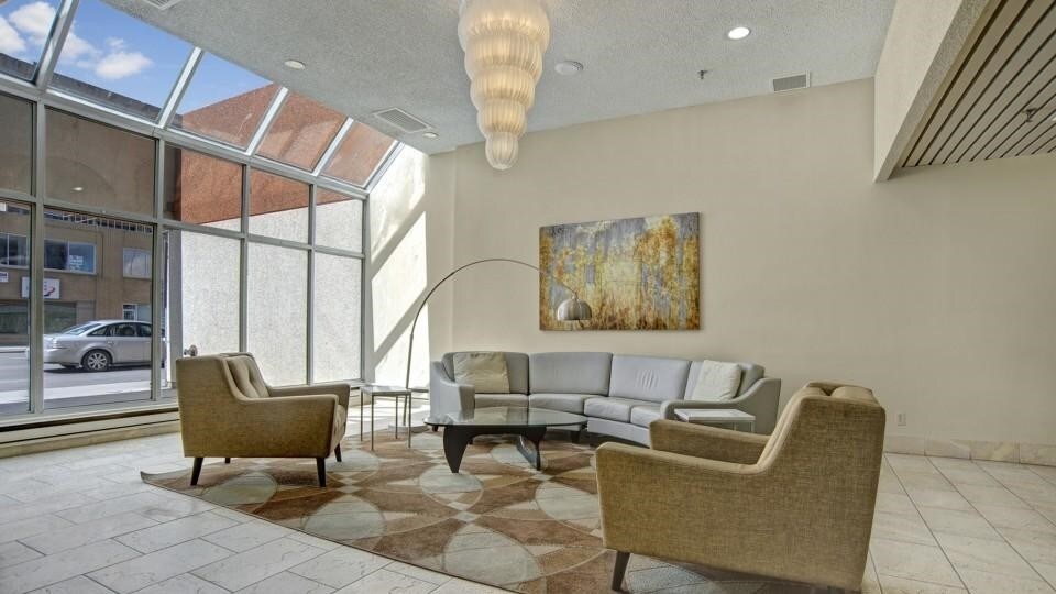 More Photos Of 2131 Broad St, Regina Apartments For Lease