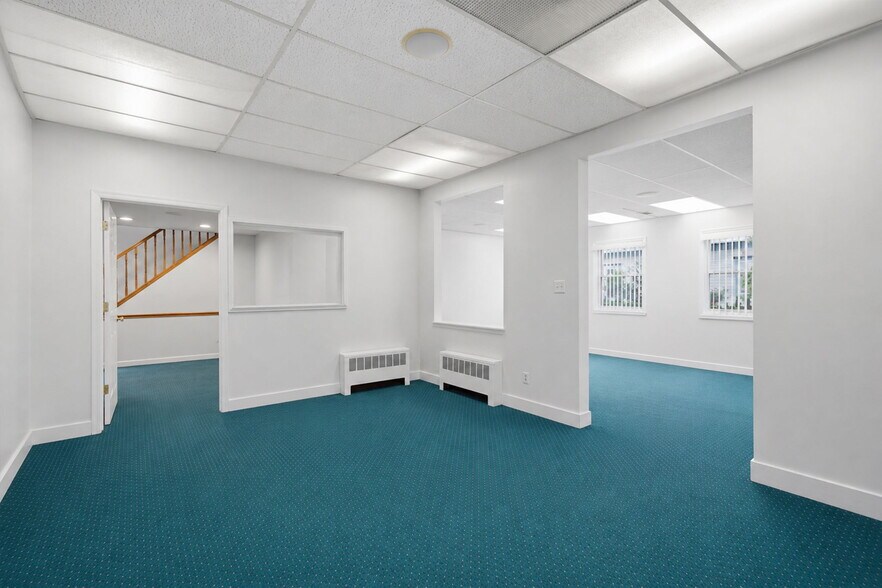 More Photos Of 147 N Ocean Ave, Patchogue Office For Sale