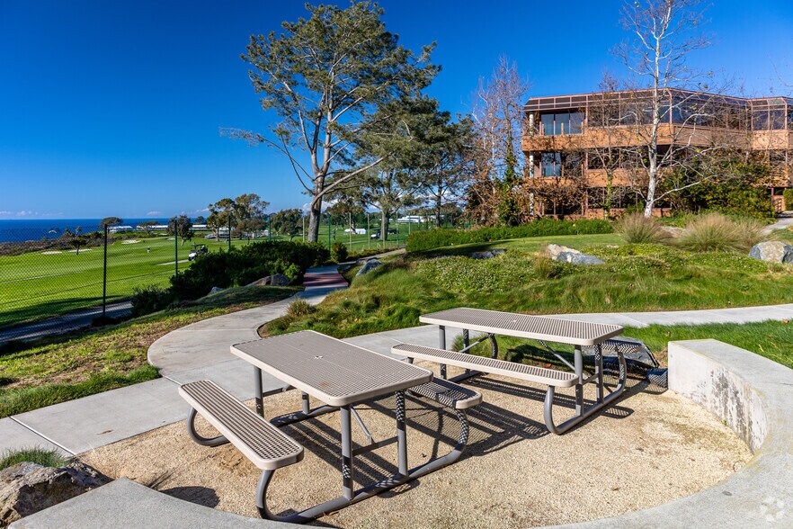 More Photos Of 3333 N Torrey Pines Ct, La Jolla Unknown For Lease