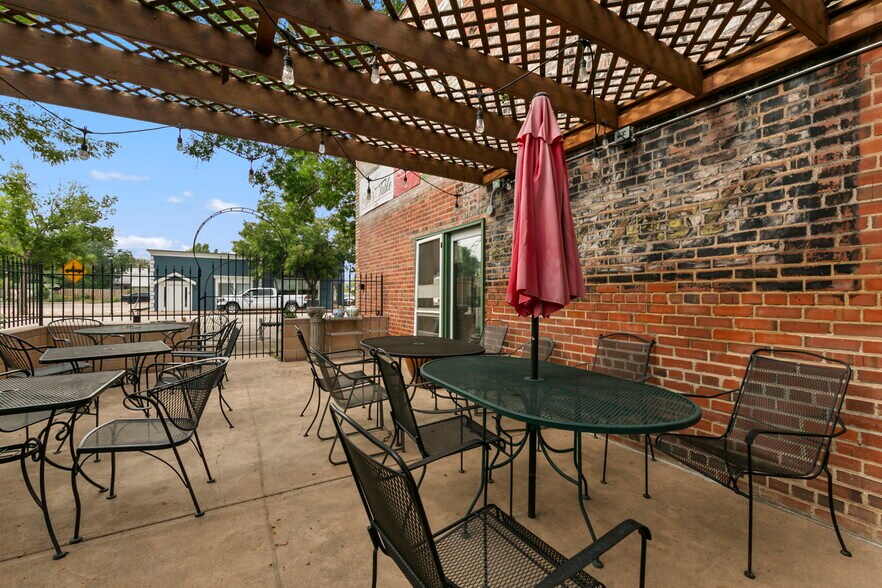 More Photos Of 3728 Cleveland Ave, Wellington Restaurant For Sale