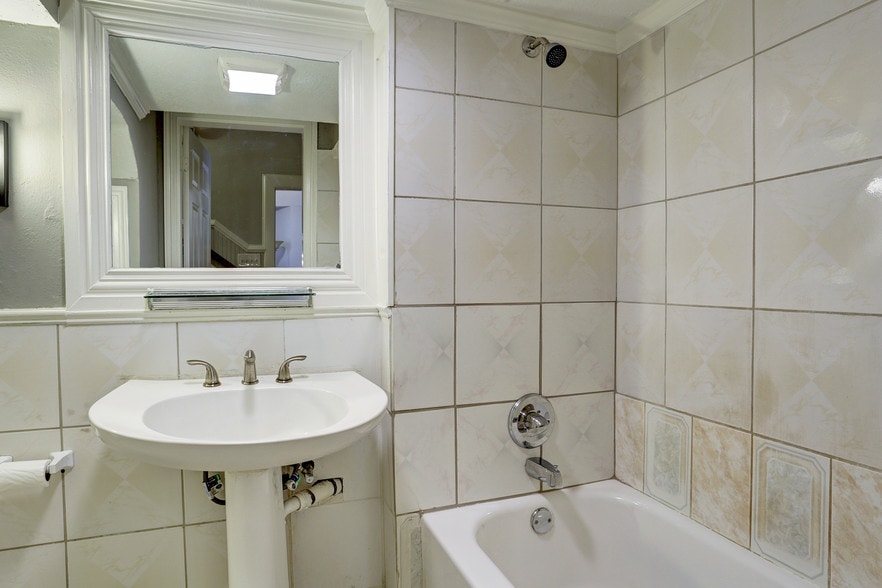 More Photos Of 2709 Blodgett St, Houston Medical For Sale