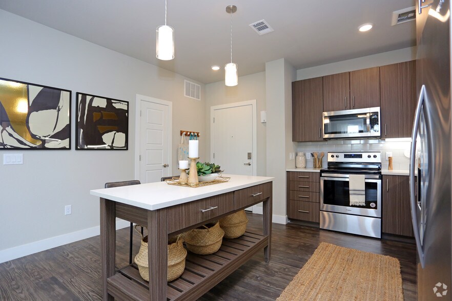 More Photos Of 115 wilcox St, Castle Rock Apartments For Lease